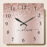 Rose Gold - Rosa Rosa Glitzer Metal Monogramm Name Quadratische Wanduhr<br><div class="desc">Rose Gold - Rosa schwarze Imitate Foil Metallic Sparkle Glitzer gebürstete Metal Monogram Name Clock. Das macht den perfekten 16 Geburtstag,  Hochzeit,  Brautparty,  Jubiläum,  Babydusche oder Junggeselinnen-Abschied Geschenk für jemanden,  der Lieben glamourösen Luxus und schicke Stile.</div>
