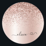 Rose Gold - Rosa Rosa Glitzer Metal Monogramm Name Runder Aufkleber<br><div class="desc">Rose Gold - Blush Pink Faux Foil Metallic Sparkle Glitter Brushed Metal Monogram Name und Initial mit kursiven Herz Papier Party Aufkleber Adresse Labels. Das macht den perfekten 16 Geburtstag,  Hochzeit,  Brautparty,  Jubiläum,  Babydusche oder Junggeselinnen-Abschied Geschenk für jemanden,  der Lieben glamourösen Luxus und schicke Stile.</div>
