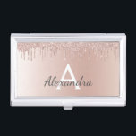 Rose Gold - Rosa Rosa Glitzer Metal Monogramm Name Visitenkarten Dose<br><div class="desc">Rose Gold - Schwarz rosa Imitate Foil Metallic Sparkle Glitzer gebürstete Metal Monogram Name Business Card Holder. Das macht den perfekten 16 Geburtstag,  Hochzeit,  Brautparty,  Jubiläum,  Babydusche oder Junggeselinnen-Abschied Geschenk für jemanden,  der Lieben glamourösen Luxus und schicke Stile.</div>
