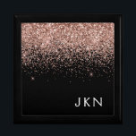 Rose Gold Rosa Schwarzer Glitzer Monogram Girl Erinnerungskiste<br><div class="desc">Schwarz und Rose Gold - Schwarz Rosa Sparkle Glitzer Monogram Name Juwelry Keepake Box. Dies macht den perfekten Abschluss,  Geburtstag,  Hochzeit,  Brautparty,  Jubiläum,  Babydusche oder Junggeselinnen-Abschied Geschenk für jemanden,  die Lieben glamourösen Luxus und schicke Stile.</div>