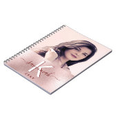 Rose Gold-Rose-Foto-Monogramm-Skript Notizblock (Linke Seite)