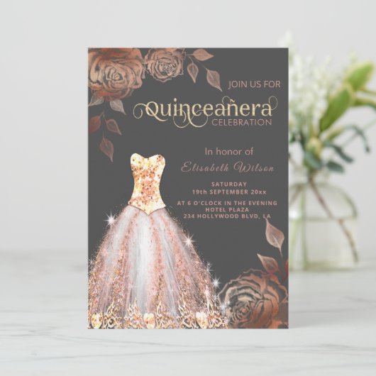 Rose Gold Rose modische Sequenzen kleiden Quinceañ Einladung (Stehend Vorderseite)