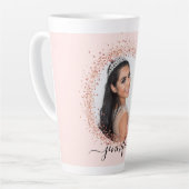 Rose Gold Roush Foto Namensskript Milchtasse (Linke Ecke)