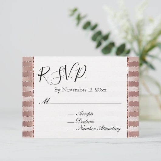 Rose Gold Roush Pink Streifen Glitz Hochzeit RSVP Begleitkarte (Stehend Vorderseite)