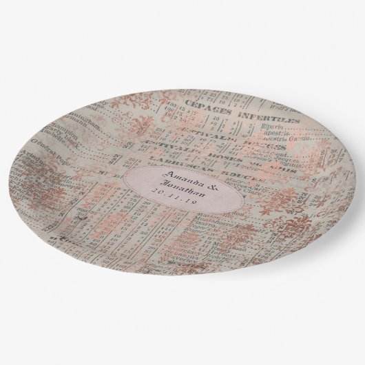 Rose Gold Shabby-Chic Newspaping Wedding Pappteller (Schrägansicht)