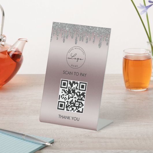 Rose Gold Silver Glitzer Scan Me QR-Logo Sockelschild (In SItu)