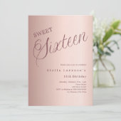 Rose Gold Skript Luxus Sweet 16 Einladung (Stehend Vorderseite)