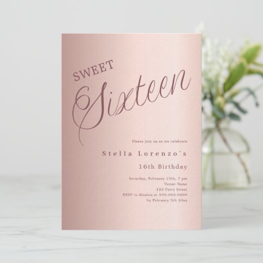Rose Gold Skript Luxus Sweet 16 Einladung (Stehend Vorderseite)
