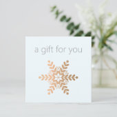 Rose Gold Snowflake Holiday Geschenkgutschein (Stehend Vorderseite)