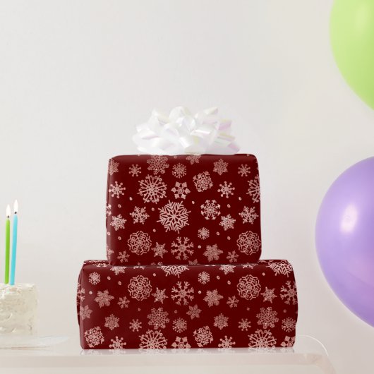 Rose Gold Snowflakes on Winterberry Red Xmas Gesch Geschenkpapier (Partygeschenke)