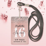 Rose Gold Sweet 16 Geburtstag VIP Ausweis<br><div class="desc">Eine clevere Art, Ihre Gäste zu Ihrer süßen 16 Geburtstagsparty einzuladen. Diese Rose goldfarben süßen 16 VIP Pass Abzeichen Einladungen werden sicher Ihre Gäste beeindrucken. Das Design besticht durch eine Imitat-Rose aus goldgebürstetem Metall mit silberfarbenem Glitter und einen modernen handgeschriebenen Schriftart. Personalisieren Sie die Vorder- und Rückseite dieser Vorlage für...</div>