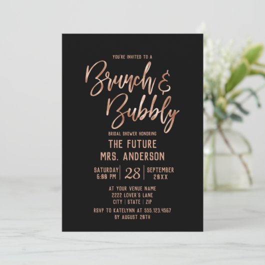 Rose Gold Typografie Brunch & Bubbly Brautparty Einladung (Stehend Vorderseite)