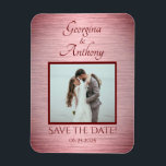 Rose Gold Wedding Foto Save the Date kundenspezifi Magnet<br><div class="desc">Geschenke deinen Freunden und Lieben diese besondere Rose Gold Custom Wedding Foto Speichern Sie das Date Magnet mit cool bordeauxrot gebürsteten Metal-Effekt und einen Platz, um ein Bild des Ehepaares hinzuzufügen! Erstellt ohne Rosa-Filter für den Fall, dass Sie es nicht wünschen! Passen Sie es mit Ihrem Nuptialtag an! Ein wunderbarer...</div>