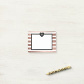 Rose Gold, weiße Streifen, schwarzes Monogramm Her Post-it Klebezettel (Auf Schreibtisch)