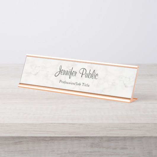 Rose Gold Weißer Marmor Moderne schicke Vorlage Schreibtischnamensplakette (Vorderseite )