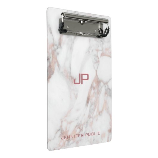 Rose Gold Weißer Marmor Modernes Monogramm Elegant Mini Klemmbrett (Schrägansicht)