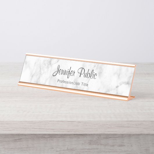 Rose Gold White Marble Elegante Skriptvorlage Schreibtischnamensplakette (Vorderseite )