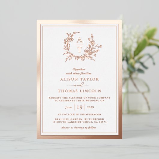 Rose Gold Wildblume Wappen Monogram Wedding Real Folieneinladung (Stehend vorne)