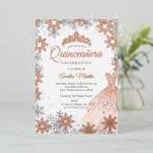 Rose Gold Winter Snowflake Quinceanera Folieneinladung (Stehend vorne)