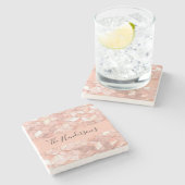 Rose Gold Würfel Muster Familienname Drehbuch mode Steinuntersetzer (Seitenansicht)