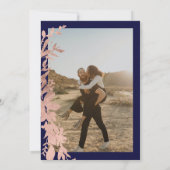 Rose Goldblumenreath Kirchenschiff Blaue Hochzeit Einladung (Rückseite)