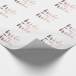 Rose Goldbrauenring Geschenkpapier<br><div class="desc">Moderne und stilvolle Imitate Rose Gold "Brautstamm" Text,  Pfeil und Hochzeitsringe. Sie können das Produkt anpassen,  indem Sie die Hintergrundfarbe auswählen.</div>