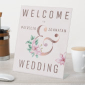 Rose goldfarbene Ampere und Begrüßungszeichen Sockelschild (In Situ)