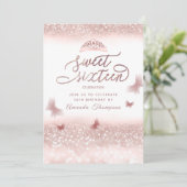 Rose Goldglitterling-Schmetterling-Tiara-Kalligrap Einladung (Stehend Vorderseite)