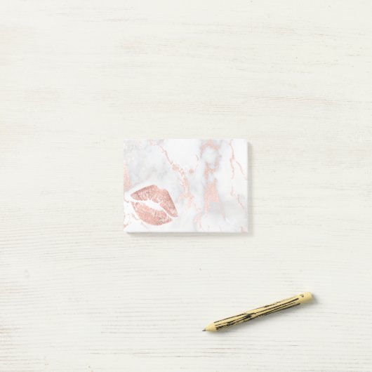 Rose Goldkuss auf rosa Marmor Post-it Klebezettel (Auf Schreibtisch)