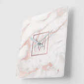 Rose Goldmonogramm auf rosa Marmorstein Quadratische Wanduhr (Winkel)