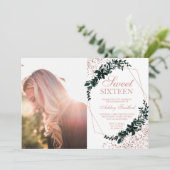 Rose Goldrahmen grünes Konfetti Foto Sweet 16 Einladung (Stehend Vorderseite)