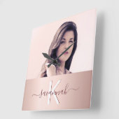 Rose Goldrot Name Monogramm Foto glamourös Quadratische Wanduhr (Winkel)