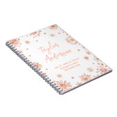 Rose-Goldschneeflocken auf den weißen Geburtsstadi Notizblock (Rechte Seite)