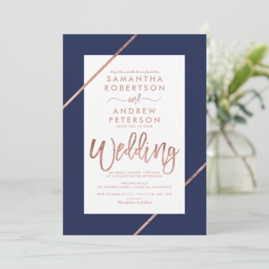 Rose Goldtypografie Streifen navy blauen Hochzeit Einladung (Stehend Vorderseite)