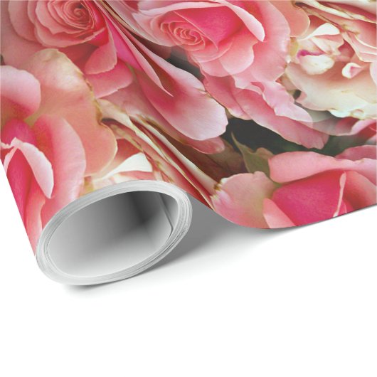 Rose halten gegeneinander geschenkpapier (Rolleneckpunkt)