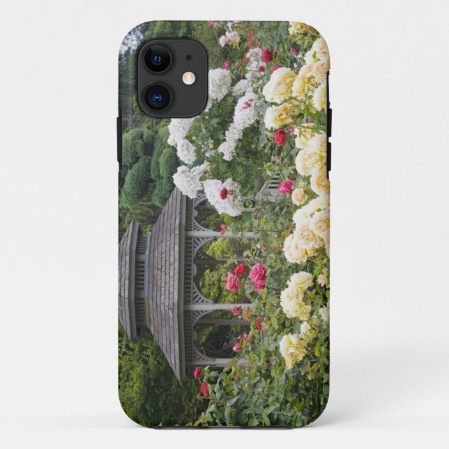 Rose in Blüte und Gazebo Rose Garden im Garten Case-Mate iPhone Hülle (Rückseite)