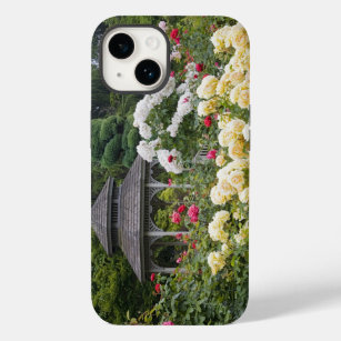 Rose in Blüte und Gazebo Rose Garden im Garten Case-Mate iPhone 14 Hülle