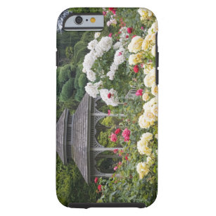 Rose in Blüte und Gazebo Rose Garden im Garten Tough iPhone 6 Hülle
