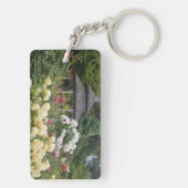 Rose in Blüte und Gazebo Rose Garden im Garten Schlüsselanhänger (Rückseite)