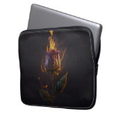 Rose in Brand Laptopschutzhülle (Vorderseite Links)