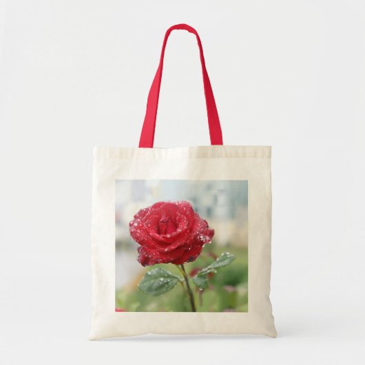 Rose in Regentropfen Tragetasche (Vorne)
