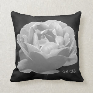 Rose in Schwarzweiss - Monogramm Kissen