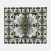Rose mit Abstrakten Raindrops Fleecedecke (Vorderseite (Horizontal))