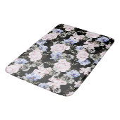 Rose mit Blumenmuster Iris Pink Blau Badematte (Schrägansicht)