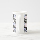 Rose mit Blumenmuster Iris Pink Blau Porzellantasse (Rückseite)