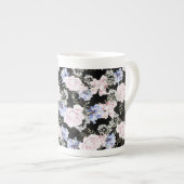 Rose mit Blumenmuster Iris Pink Blau Porzellantasse (Vorderseite Rechts)