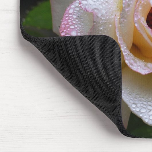 Rose mit Regentropfen Mousepad (Ecke)