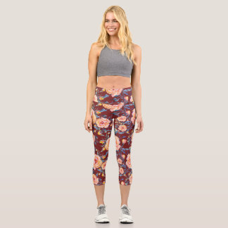 Rose, nahtlos, rotes Hintergrundmuster Capri Leggings