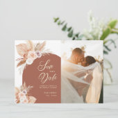 Rose Pampas Terracotta Arch Boho Foto Wedding Save The Date (Stehend Vorderseite)