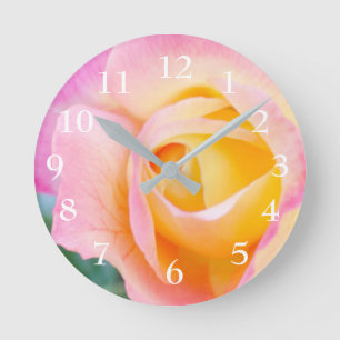 Rose-Petrollos Runde Wanduhr